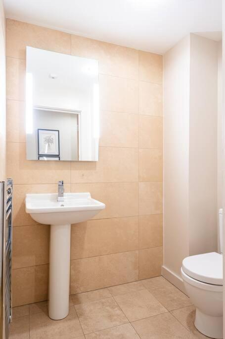 Stunning 2 Bedroom Apartment In Converted Chapel 巴斯 外观 照片